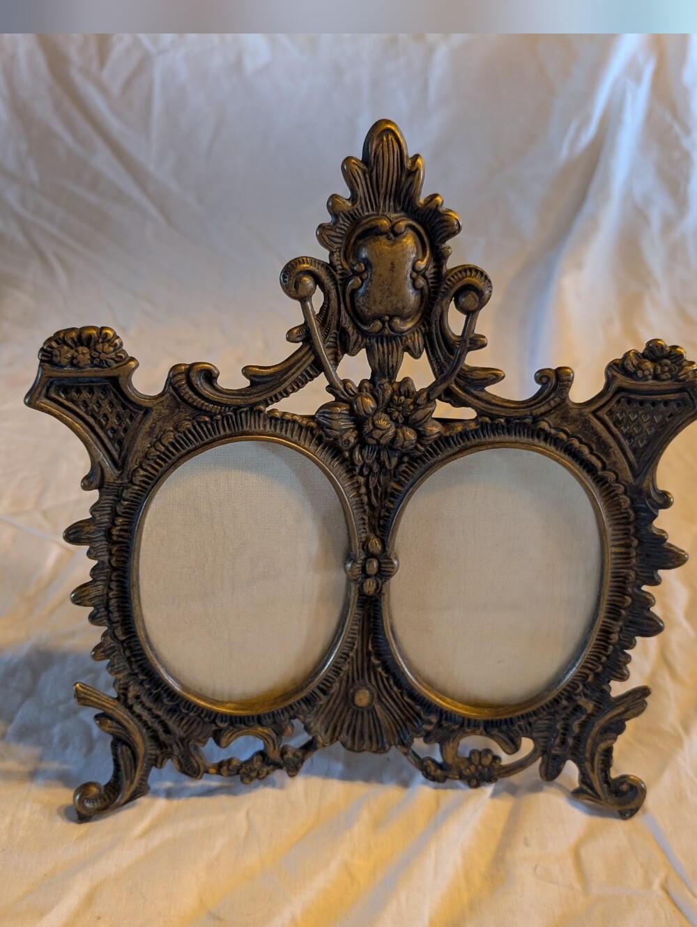 2/100$ Made In Italy Vintage Ornate Double Oval Brass Photo Frame